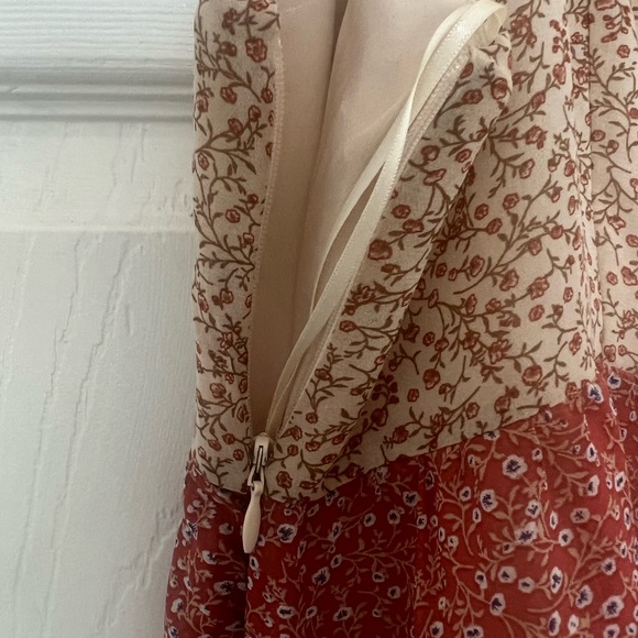 Paper Crane Womens Blouse Size Large Red Beige Floral Sleeveless Lined - Picture 3 of 5